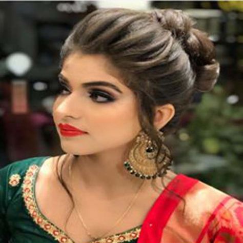 Some may find it difficult to make a stylish trending bridal hairstyle, especially for long thick hair. Long tress can be versatile and there are more ways Puff Hair Styles Wedding Indian, Puff Hairstyles Indian Wedding, Front Hairstyle For Bride Indian, Front Puff Hairstyles Indian, Bridal Bun Hairstyles Indian Front Look, Ponytail Hairstyle Wedding, Hair Style For Lehnga Wedding Hairs, Bridal Hairdos, Modern Bridal Hairstyles