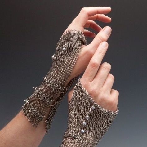 Joan Of Arc Costume, Chainmail Glove, Fire And Blood, Yennefer Of Vengerberg, Joan Of Arc, Chain Mail, How To Train Your Dragon, Fantasy Fashion, Arm Warmers