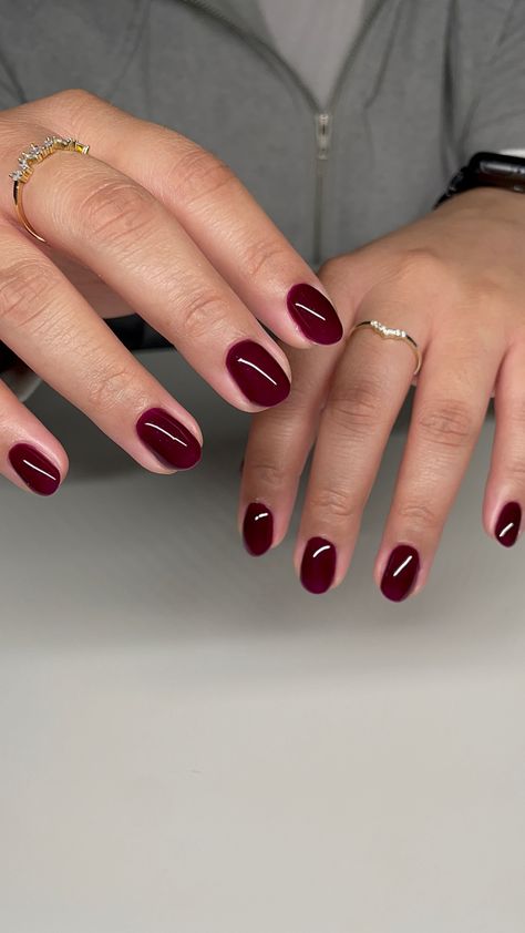 Cherry mocha nails by end best fall nail color Solid Color Holiday Nails, Dnd Holiday Nails, Dnd 751 Cherry Mocha, Cranberry Dip Nails, Cherry Mocha Nails Dnd, Cranberry Colored Nails, Mocha Cherry Nails, Holiday Nail Colors 2023, Brownish Red Nails