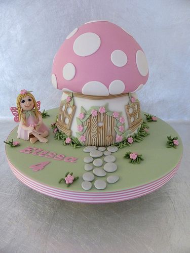 Toadstool Cake https://www.facebook.com/CakeDesignsByDeborah Fairy House Cake, Toadstool Cake, Name On Cake, Write Name On Cake, Fairy Garden Cake, Mushroom Cake, Fairy Birthday Cake, Birthday Cupcakes Decoration, Birthday Cake With Name