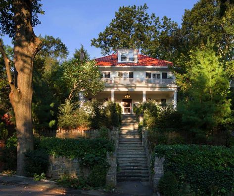 Stunning renovation of an American Foursquare house in New York American 4 Square House, Wooden Porch Columns, American Foursquare House, American Four Square House, Foursquare House, One Kindesign, Antique Homes, Four Square Homes, American Foursquare