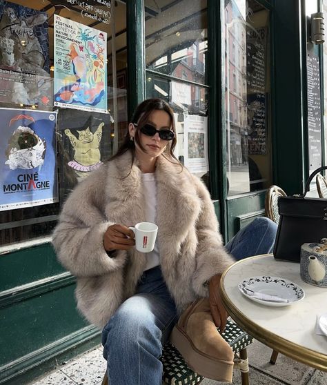 outfit idea, pltform uggs, uggs, ugg slippers, fur jacket, winter jacket, fall jacket, fur coat, cute outfit idea, cute outfit inspo Outfits With Fur Coats, Fluffy Jacket Outfit, Holiday Outfit Winter, Commense Official, Fur Coat Outfits, Faux Fur Coats Outfit, Fur Jacket Outfit, Platform Uggs, Short Fur Coat