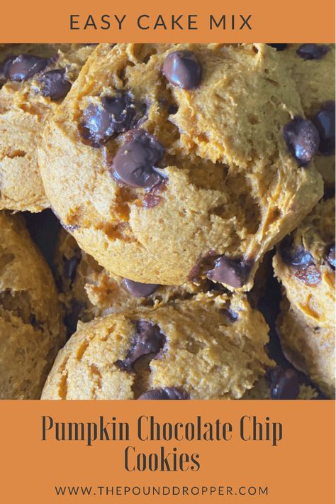 These Easy Cake Mix Pumpkin Chocolate Chip Cookies can be made in just a matter of minutes using ONLY five ingredients: cake mix, pumpkin pie seasoning, canned pumpkin, one egg, and no sugar added chocolate chips-these make for a yummy (no sugar added) treat or dessert! Ww Cake, Ww Cookies, Ww Baking, Macro Snacks, Macro Breakfast, Pumpkin Cake Mix Cookies, Cake Mix Pumpkin, Ww Deserts, Sugar Free Yellow Cake