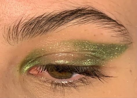 Simple Fairy Eye Makeup, Green Makeup With Pearls, Cottage Core Eye Makeup, Evermore Eye Makeup, Folklore Eye Makeup, Fairy Core Makeup Green, Glitter Green Makeup, Silver Green Makeup, Green Sparkly Eyeshadow