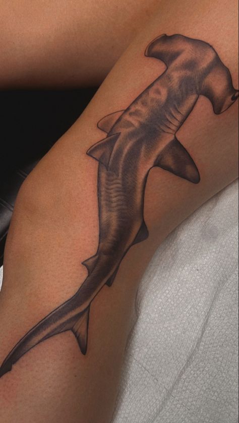 Shark Back Tattoo Men, Shark Shin Tattoo, Cute Hammerhead Shark Tattoo, Sternal Tattoos For Women, Hammerhead Shark Tattoo Ideas, Shark Tattoo On Leg, Detailed Shark Tattoo, Spine Tattoos For Women Ocean Theme, Spine Ocean Tattoo