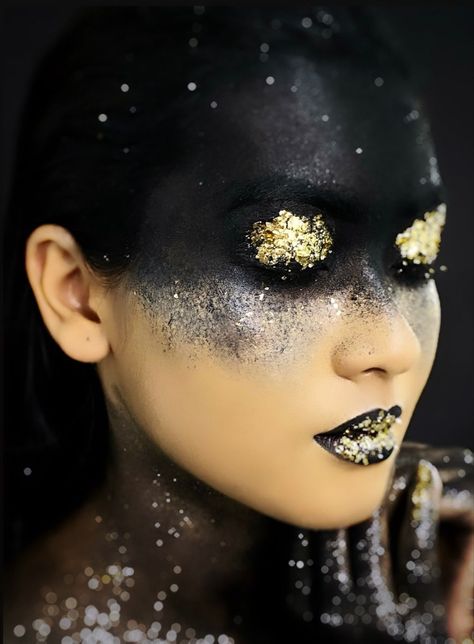 Black And Gold Face Paint, Black And Gold Halloween Makeup, Masquerade Makeup Ideas, Black And Gold Makeup, Magic Photoshoot, Gold Face Paint, Pole Dance Outfit, Carnaval Make-up, Masquerade Makeup