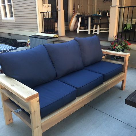 2x4 Couch, Patio Couch Diy, Outdoor Couch Plans, Diy Outdoor Couch, Deck Couch, Outdoor Couch Diy, Backyard Firepit Area, Outdoor Sofa Diy, Wooden Couch