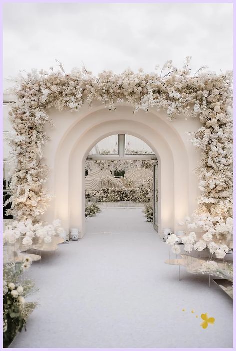 Alila Villas Uluwatu Wedding, Bride Entrance Decoration, Outdoor Backdrop Wedding, Dream Wedding Reception Outdoor, Modern Classic Wedding Decor, Wedding Classic Decorations, Bridal Backdrop Ideas, Elegant Classy Wedding Decor, Wedding Ceremony Entrance Decor