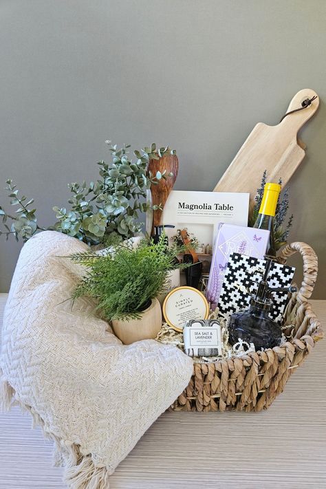 Say “Welcome Home” with a luxury gift basket filled with items that will surely impress your client or recipient! From gourmet artesian chocolate bars to an intoxicating scented candle, and cozy blanket. Give a gift basket that is impressive from start to finish! #clientgifts #realtorgiftbasket #housewarminggift #giftbaskets #giftideas #realtorgifts #closinggifts #giftbasketideas Housewarming Gift Box Ideas, Cheeseboard Gift Basket Ideas, Ladies Gift Basket Ideas, Boujee Christmas Gifts, High End Gift Baskets, Snackbox Gift Ideas, Hamper Basket Ideas, Thank You Basket, Cooking Gift Basket Ideas