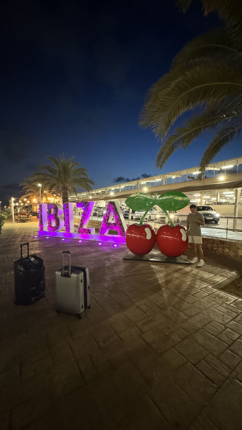 #ibiza Ushuaia, O Beach Ibiza, Ibiza Astethic, Ibiza Aesthetic Party, Ibiza Aesthetic, Ibiza Trip, Ushuaia Ibiza, Ibiza Rocks, Ibiza Nightlife