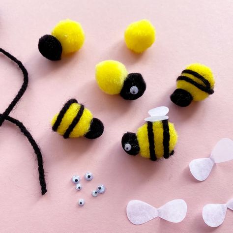 Bumble Bee Decorations, Bumble Bee Craft, Bee Activities, Honey Bee Decor, Spring Decor Diy, Bee Party, Bee Birthday, Pom Pom Crafts, Bee Baby Shower