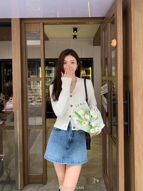 Clean Korean Outfits, Korean Mini Skirt Outfit, Fashion Inspo 2023, Every Day Outfits, Celebrity Instagram, Neat Casual Outfits, Korean Summer Outfits, Korean Casual Outfits, Day Outfits