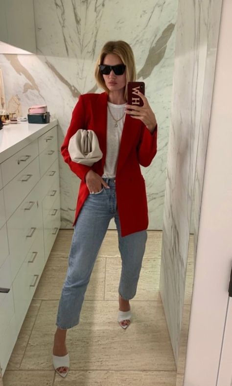 Red Blazer Outfit, Rosie Huntington Whiteley Style, Chique Outfits, Rosie Huntington, It Bag, Blazer Outfit, Style Muse, Huntington Whiteley, Rosie Huntington Whiteley