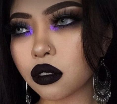 Purple Witch Makeup, Pretty Witch Makeup, Dark Fairy Makeup, Witchy Makeup, Halloween Makeup Witch, Purple Makeup Looks, Holloween Makeup, Vampire Bride, Cute Halloween Makeup