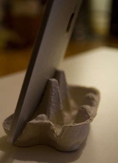 egg carton iPad stand...and an iPad Ipad Holder Diy, Diy Ipad Stand, Diy Phone Stand, Support Portable, Ipad Pro Art, Egg Cartons, Egg Carton Crafts, Ipad Holder, Mobile Stand