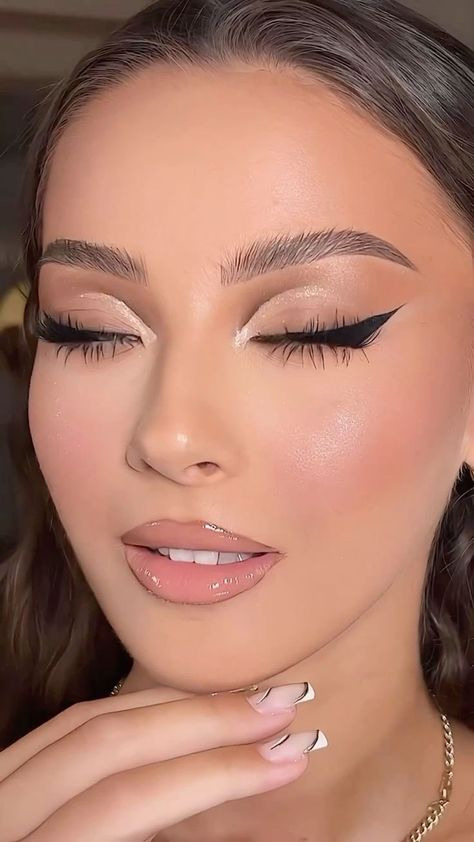 Evening Eye Makeup, Pretty Eye Makeup, Peach Makeup, Prom Eye Makeup, Eye Makeup Styles, Eye Makeup Pictures, Makeup Mistakes, Pinterest Makeup, Evening Makeup