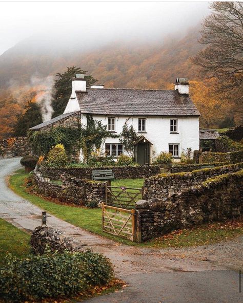 Scotland Cottage, England Aesthetic, Scottish Countryside, European Cottage, Cottage Aesthetic, Farm Cottage, Countryside House, Country Scenes, Cabin Life