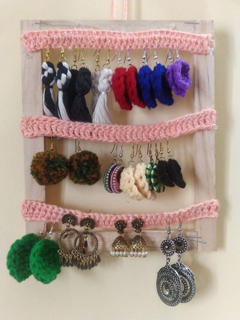 Earring Holder Crochet, Crochet Earring Holder, Perfect Granny Square, Invisible Join, Crochet Gift Ideas, Hats Crochet, Crocheting Patterns, Crafts Crochet, Diy Posts