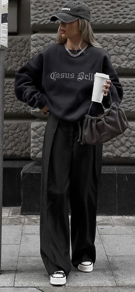 Streetwear Fall 2024, Nyc Street Fashion 2023, Fall Street Style 2023 Women, Trendy Fall Outfits 2023 Street Style, Winter Street Style 2023 Women, Amsterdam Spring Outfit, Germany Street Style, Sunny Autumn Outfit, Amsterdam Outfits