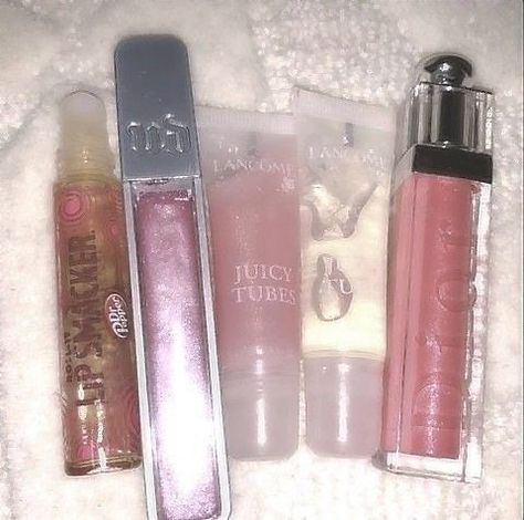 Current Aesthetic, No Ordinary Girl, Female Hysteria, Y2k Vibes, Malibu Barbie, Mia 3, Lip Glosses, Trailer Park, Maquillaje Natural