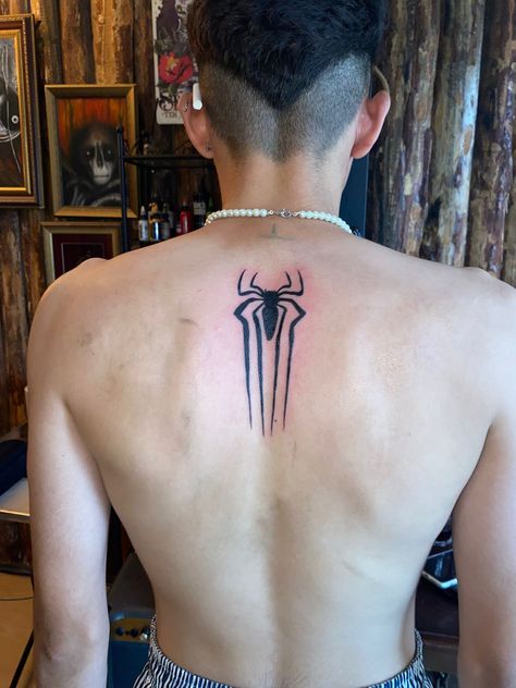 Spider Man Symbol Tattoo, Spider Man Logo Tattoo, Spiderman Back Tattoo, Spiderman Logo Tattoo, Spiderman Tattoo For Guys, Spider Man Tattoo Ideas, Spider Man Tattoo, Spiderman Hand, Spiderman Tattoo