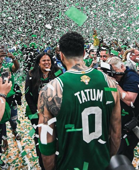 Boston Celtics Aesthetic, Jason Tatum, Boston Celtics Basketball, Best Nba Players, Celtics Basketball, Celtic Pride, Bola Basket, I Love Basketball, Basketball Photos