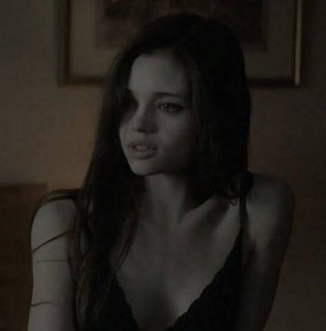 White Female Face Claim, India Eisley Icons, India Eisley Aesthetic, Hot Girly Icon, Potter Siblings, India Eisley Movies, India Eisley, Girl Icons, Dark Hair