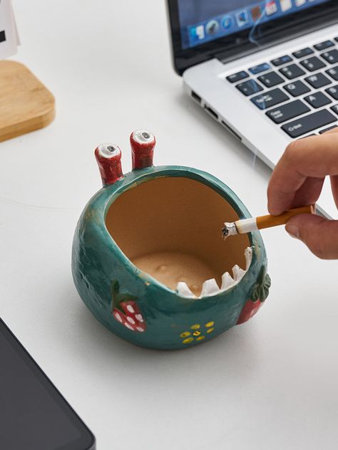 Let this Big Mouth Monster Ashtray be the centerpiece of your decor. Its unique design and attention-grabbing features are sure to be a conversation starter and add a touch of fun to any space. Plus, its high-quality ceramic material ensures durability for long-lasting enjoyment! Material:CeramicSize:10.5cm(L)*11.5cm(W)*7cm(H) (1 inch=2.54cm) Cool Ceramic Ashtrays, Ceramic Cool Ideas, Highschool Ceramic Projects, Home Clay Projects, Homemade Ceramic Plates, Creative Product Design Ideas, Clay Ashtray Ideas For Boyfriend, Trippy Clay Art, Functional Clay Projects