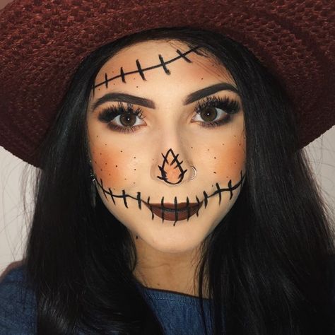 40+ Scarecrow Makeup Ideas For Halloween - The Glossychic Scarecrow Makeup Ideas, Scarecrow Halloween Makeup, Skeleton Face Paint, Maquillage Halloween Simple, Makeup Ideas For Halloween, Halloween Costumes Scarecrow, Scarecrow Makeup, Halloweenský Makeup, Scarecrow Halloween