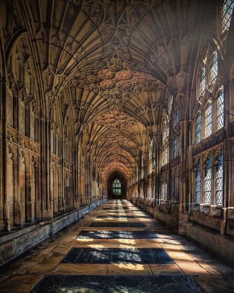 Old England Aesthetic, Gloucester Cathedral, England Aesthetic, Academia Aesthetics, Medieval Aesthetic, Medieval England, Gloucester, Dark Souls, Beautiful Interiors