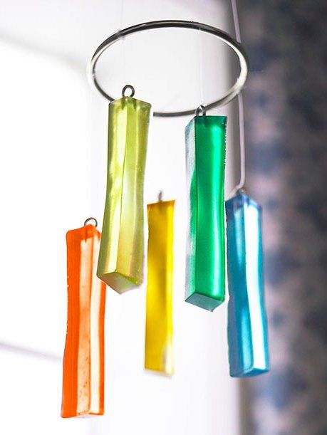 Suncatcher Diy, Ice Resin, Easy Frame, Acrylic Craft Paint, Resin Uses, Spray Adhesive, Craft Molds, Diy Resin Crafts, Wind Chime