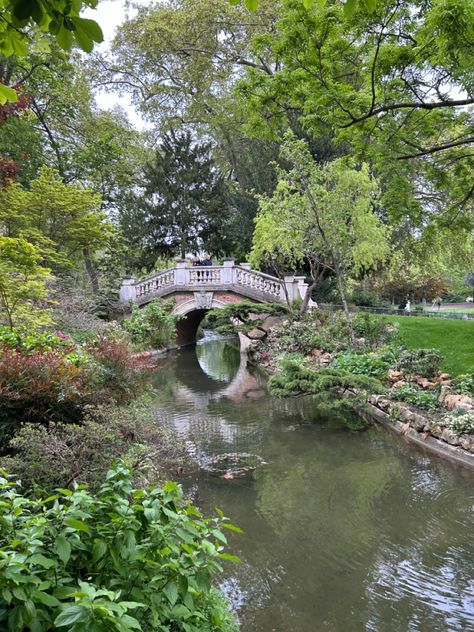 #monceau #paris #park #parisianlife Park Monceau Paris, Paris Park Aesthetic, Parks In Paris, Paris Parks, Parks Aesthetic, Paris Park, Aesthetic Park, Paris Tourism, Paris Country