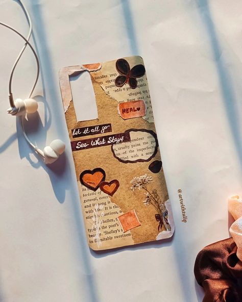 DIY Phone Case ☕🤎📜🧸 Tried journaling for the first time and I loved the process. I don't have any journal kit so I made everything from scratch myself that's why it might not look that good. But believe me the whole process was soooo peaceful😭🤎 and now I want to journal moreeee🥹 Theme - Inner Peace ๋࣭ ⭑ #bodhijournalchallenge @thebodhijournal_ #journal #journaling #journalinspiration #diy #diyphonecase #diyjournal #instagood #bodhijournal #innerpeace #vintage [Art, Journal, Journaling, ... Scrapbook Phone Case Ideas, Phone Cover Journal, Journal Case Phone, Scrapbooking Phone Case, Old Phone Case Diy, Vintage Art Journal, Let It All Go, Vintage Phone Case, Journal Challenge