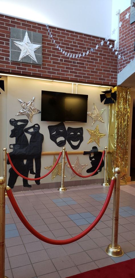 Grammy Awards Theme Party, Hollywood Locker Decorations, Movie Themed Homecoming, Vip Dance Theme, Theatre Party Decorations, Film Themed Party, Cinema Theme Decoration, Award Show Decorations, Movie Decorations Party