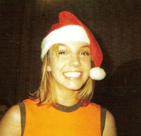 Velvey on Instagram: “Xmas polaroid of @britneyspears :) Wishing everyone a Merry Christmas & may you have a smile this big today 🎄✨🤶🏻🎁” Britney Spears Kids, Britney Spears Blackout, Britney Spears 2000s, 2000s Pop Culture, Britney Spears 1999, 2000s Pop, Britney Spears Gif, Skin Logo, 2000s Music