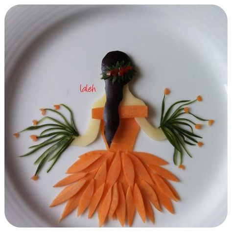 ideh#design#khallaghiat #sabzijat#havij#khoshmazeh#naghashi#shahsava Food Art For Kids, Creative Food Art, Vegetable Carving, Character Board, India Flag, Red Hat, Food Decoration, Red Hats, Creative Food