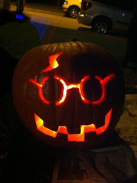 The Harry Potter Pumpkin Vicki and I carved this year @Vicki Smallwood Bergs Pumpkin Carving Harry Potter, Harry Potter Pumpkin Carving, Pumpkin Carving Stencils Templates, Harry Potter Pumpkin, Cute Pumpkin Carving, Scary Halloween Pumpkins, Halloween Pumpkin Carving Stencils, Creative Pumpkin Carving, Scary Pumpkin Carving