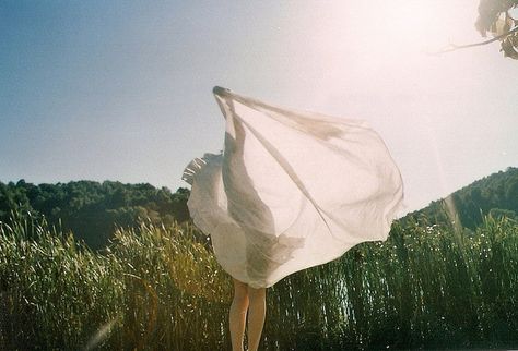 Wendy Darling, Fotografi Vintage, Summer Dream, 인물 사진, The Grass, Pics Art, Photography Inspo, Film Photography, Photography Inspiration