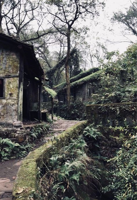 Abandoned village in Chongqing, China Old Village Aesthetic, Deserted Places, Happy Aesthetic, Aesthetic Place, Abandoned City, Abandoned Village, Chongqing China, Abandoned Town, European Village