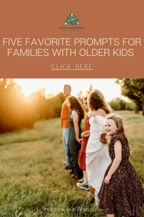 Fun Family Pics Ideas, Big Family Photo Prompts, Family Photoshoot Questionnaire, Multigenerational Photo Ideas, 10 People Photo Shoot, Large Family Prompts, Family Pictures Prompts, Family Photos At Farm, Posing Family Photos