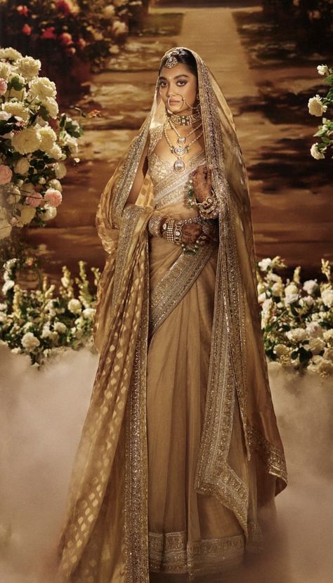 Bridal Lehenga Saree Design, Reception Looks Indian, Sabyasachi Sarees Brides, Modern Indian Wedding Dress, Reception Outfit For Bride Indian, Aesthetic Sarees, Manish Malhotra Bridal, Manish Malhotra Lehenga, Saree Aesthetic