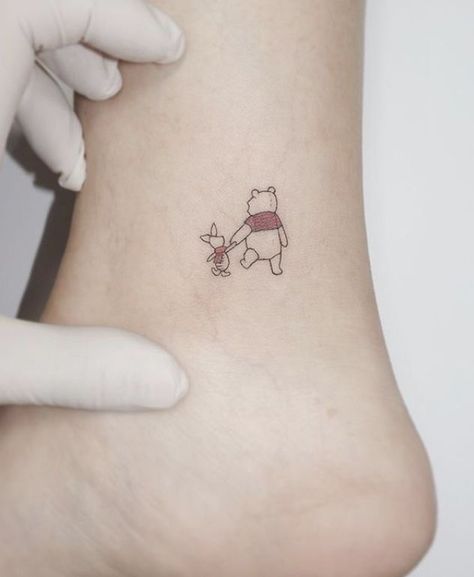 Tattoo Inspiration, Piglet Tattoo, Zwilling Tattoo, Winnie The Pooh Tattoos, Cute Little Tattoos, Inspiration Tattoos, Bff Tattoos, Disney Tattoo, Cute Tiny Tattoos