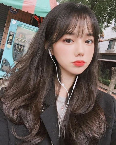 A Girl In a Boy group well that's  not how it's supposed to be       … #fanfiction #Fanfiction #amreading #books #wattpad Korean Bangs Hairstyle, Korean Bangs, Korean Long Hair, Ulzzang Hair, Korean Haircut, Fesyen Rambut, Long Hair With Bangs, Fluffy Hair, Asian Hair