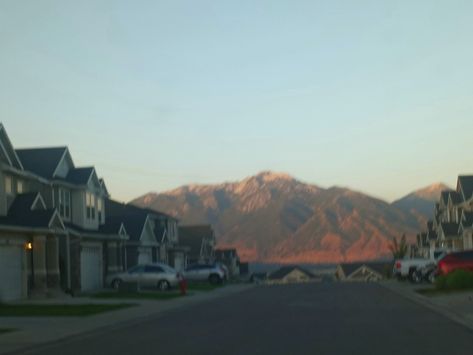 Utah Mountain Home, Utah House Aesthetic, Utah Aesthetic Pictures, Utah Mountains Aesthetic, Utah Neighborhood, Byu Aesthetic, Utah Mom Aesthetic, Utah Houses, Mormon Aesthetic