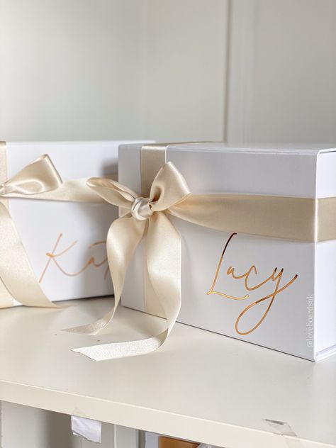 This classy gift box is pretty AND roomy to fit your gifts! WHAT YOU GET: - 1 Gift box (A5) with a magnetic lid - ASSEMBLED / 3 COLOURS - Personalisation on the inside and outside - Ribbon of your choice wrapped around the box - 22 COLOURS TO CHOOSE FROM - White shredded tissue paper Personalisation is free but limited to 2 words on the outside and 6 words on the inside 🤍 *Items in third picture are not included. 𝐒𝐢𝐳𝐞 Inside: 22cm x 15.5cm x 9.5cm Outside: 23.5cm x 17cm x 10cm Comfortably fits: small gifts e.g. a mug, sweets, accessories (see image) Ribbon length: Approx. 2m length Ribbed ribbon width: 2.5cm wide Satin ribbon width: 3.5cm wide Organza ribbon width: 3.5cm wid French Blue Satin ribbon is 2.5cm wide *All sizes are ± 3mm *PLEASE MEASURE AND ENSURE THIS IS THE CORRECT SIZE Braidsmaid Gifts, Wedding Vinyl, Made Of Honor, Personalised Gift Box, Proposal Boxes, Shredded Tissue Paper, Bridesmaid Box, Personalised Gift Boxes, Maid Of Honour