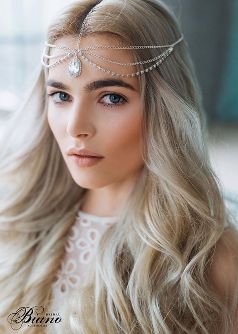 Whimsical, airy, romantic, and laid back, these are some of the words that pop up when we think of a free-spirit bohemian bride.  This “running through a meadow” look is perfect for woodland or beach weddings.  If you have already chosen a boho gown, or just want to add a touch of boho chic to … Boho Bridal Headpiece, Bohemian Headpiece, Metal Hair Accessories, Chain Headpiece, Boho Queen, Hair Chain, Headpiece Accessories, Bridal Hair Headpiece, Hair Chains