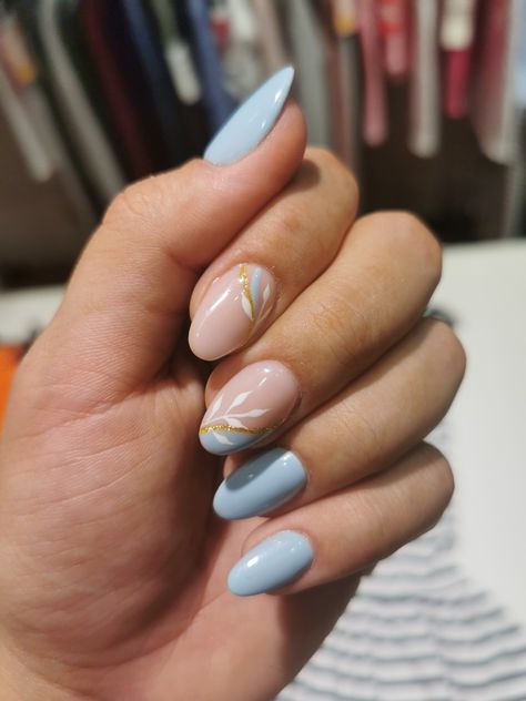 Gold And Light Blue Nails, Light Blue And Gold Nails, Gold And Blue Nails, Tiffany Nails, Gold Accent Nail, Blue And White Nails, Aqua Nails, Brown Nails Design, Casual Nails