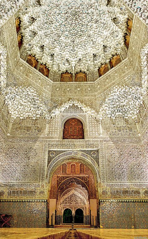 (1) Culture Critic op Twitter: "What is the most beautiful building ever constructed? https://t.co/XHZU4F3k5r" / Twitter Alhambra Hall, Sheesh Mahal, The Arabian Nights, Alhambra Palace, Alhambra Granada, Al Andalus, Mosque Architecture, Arabian Nights, Two Sisters