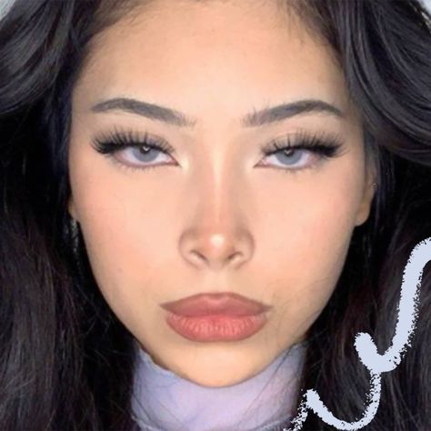 Overlining Lips, Glamour Uk, Bratz Doll, Makeup Trends, Makeup Inspiration, Beauty Makeup, Lips, Makeup, Beauty