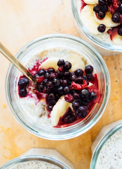 This simple orange chia seed pudding recipe is so healthy and tastes amazing. Enjoy it for breakfast or as a snack. Gluten free. Pancakes Protein, Breakfast Burritos Frozen, Healthy Make Ahead Breakfast, Homemade Cereal, No Bake Granola Bars, Chia Seed Recipes Pudding, Grab And Go Breakfast, Chia Seed Pudding, Healthy Kitchen